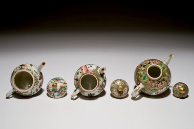 Drie diverse Chinese Canton theepotjes, 19e eeuw