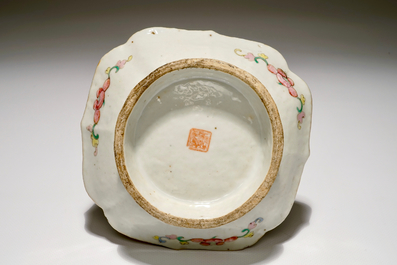 A Chinese celadon cong trigrams vase and a famille rose bowl, 19/20th C.