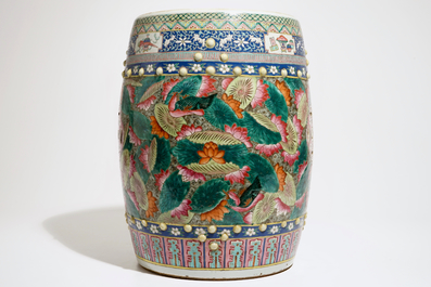 Un tabouret en porcelaine de Chine famille rose &agrave; d&eacute;cor d'oiseaux et fleurs de lotus, 19&egrave;me