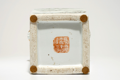 Een vierkante Chinese qianjiang cai vaas, gesigneerd Ma Qing Yun, 19/20e eeuw