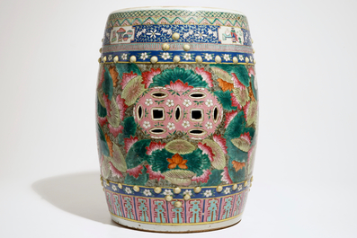Un tabouret en porcelaine de Chine famille rose &agrave; d&eacute;cor d'oiseaux et fleurs de lotus, 19&egrave;me