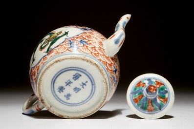 A Chinese wucai dragon teapot and cover, 19th C.