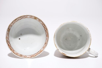 Deux tasses et soucoupe en porcelaine de Chine famille rose, Yongzheng