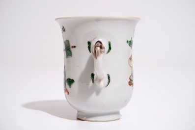 A Chinese blue and white immortal plate and a famille verte double handle cup, Kangxi