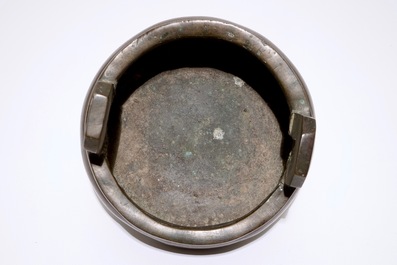 Un grand chaudron tripod de type "Ding", Chine, Ming