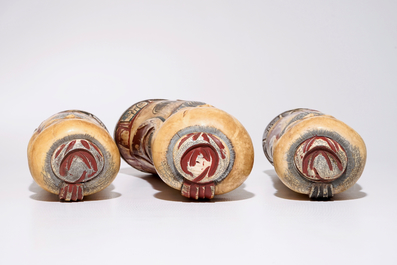 Un lot de trois figures de Shoulao en ivoire sculpt&eacute; polychrome, d&eacute;but du 20&egrave;me