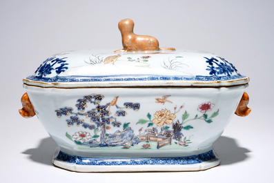Une terrine sur son support en porcelaine de Chine famille rose, Qianlong