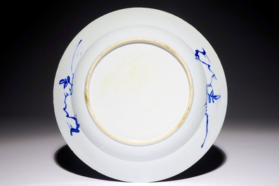 Un plat en porcelaine de Chine bleu et blanc &agrave; d&eacute;cor de "La Romance de la chambre de l'ouest", Yongzheng