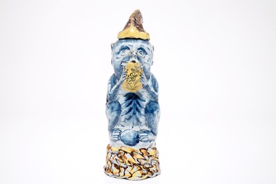 Une verseuse couverte en forme de singe en fa&iuml;ence polychrome de Delft, 18&egrave;me