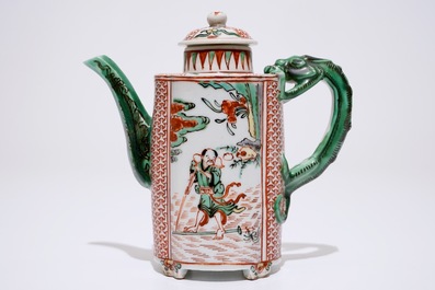 Un pot &agrave; vin avec anse en forme de dragon en porcelaine de Chine wucai, &eacute;poque Transition