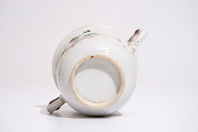 A Chinese blue and white immortal plate and a famille verte double handle cup, Kangxi