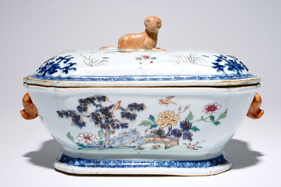 Une terrine sur son support en porcelaine de Chine famille rose, Qianlong