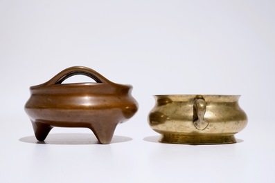 Two Chinese bronze tripod censers, 19/20th C.