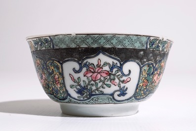 Une tasse et soucoupe en porcelaine de Chine famille rose &agrave; d&eacute;cor floral, Yongzheng