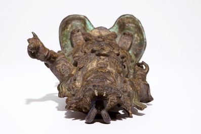 Une grande figure en bronze dor&eacute;, traces de polychrome, Ming