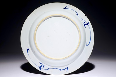 Un plat en porcelaine de Chine bleu et blanc &agrave; d&eacute;cor de "La Romance de la chambre de l'Ouest", Yongzheng