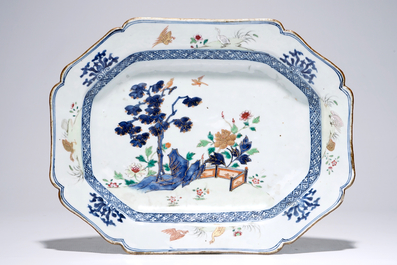 Une terrine sur son support en porcelaine de Chine famille rose, Qianlong