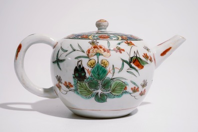 A Chinese bullet-shaped verte-imari teapot with a bird on a branch, Kangxi