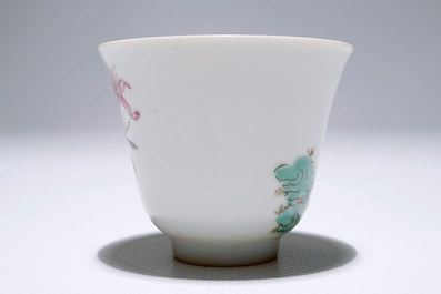 A Chinese famille rose grasshopper cup, Tongzhi mark, 19/20th C.