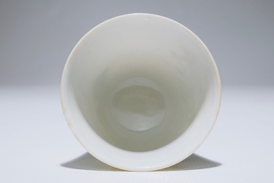 A Chinese famille rose grasshopper cup, Tongzhi mark, 19/20th C.