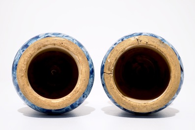 Een paar albarelli in Italiaanse majolica, Veneti&euml;, gedateerd 1592