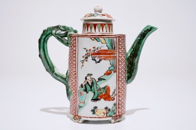 Un pot &agrave; vin avec anse en forme de dragon en porcelaine de Chine wucai, &eacute;poque Transition