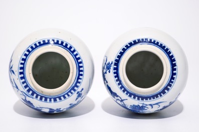 A pair Chinese blue and white ginger jars and three various blue and white floral plates, 18/19th C.
