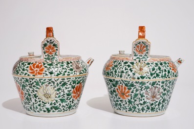 Een paar Chinese famille verte lijmketels, mog. voor de Vietnamese markt, Kangxi