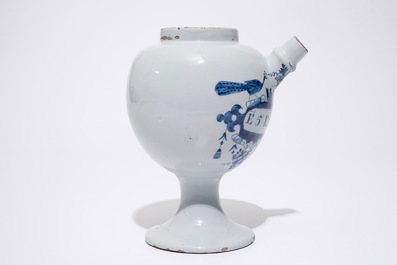Een blauw-witte Delftse siroopkan "E5:Rad:Aper:", 18e eeuw