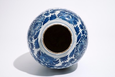 A Dutch Delft blue and white chinoiserie jar, 17th C.