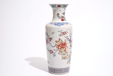 A Chinese famille rose rouleau vase in Yongzheng style, early 19th C.