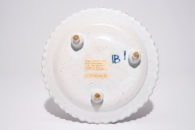 Un plat polylob&eacute; en fa&iuml;ence de N&uuml;rnberg bleu et blanc, Allemagne, 17&egrave;me