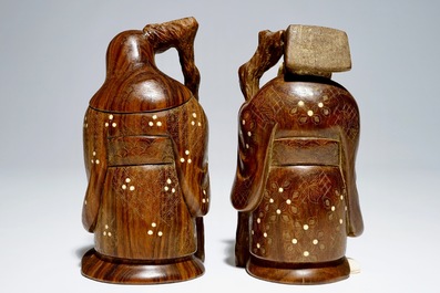 Une paire d'okimonos en bois et ivoire, Japon, Meiji, sign&eacute;