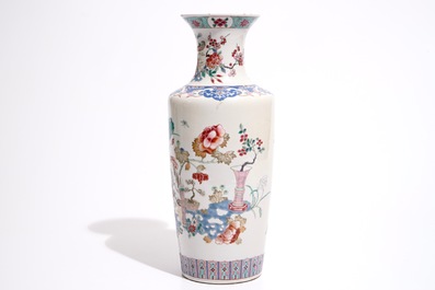 A Chinese famille rose rouleau vase in Yongzheng style, early 19th C.