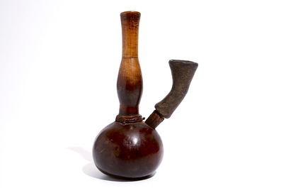 Une pipe et deux b&acirc;tons sculpt&eacute;s, Luba et Bakongo, R.D. Congo, 1&egrave;re moiti&eacute; du 20&egrave;me
