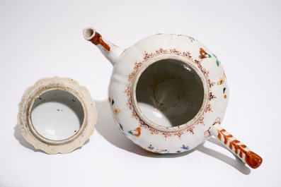 Une th&eacute;i&egrave;re en porcelaine de Chine famille rose, Qianlong