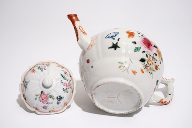 Une th&eacute;i&egrave;re en porcelaine de Chine famille rose, Qianlong