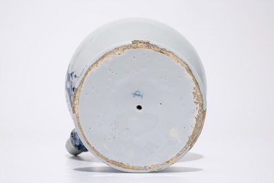 Een blauw-witte Delftse siroopkan "E5:Rad:Aper:", 18e eeuw
