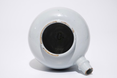 Een blauw-witte Delftse siroopkan "E5:Rad:Aper:", 18e eeuw