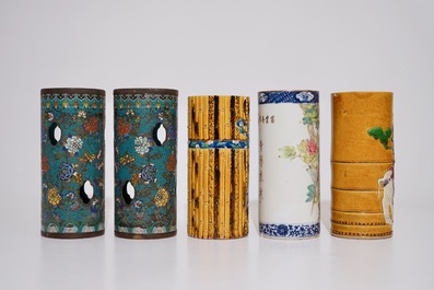 A Chinese qianjiang cai hat stand, a pair of cloisonne hat stands and two sancai glazed ones, 19/20th C.