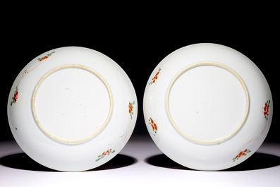 Een paar Chinese famille verte borden, Kangxi