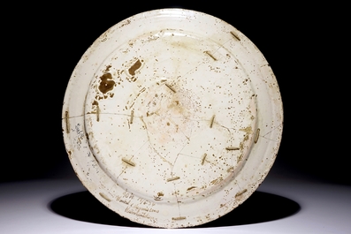 Un grand plat en majolique italienne, Castelli, atelier de Francesco Grue, 1&egrave;re moiti&eacute; du 17&egrave;me