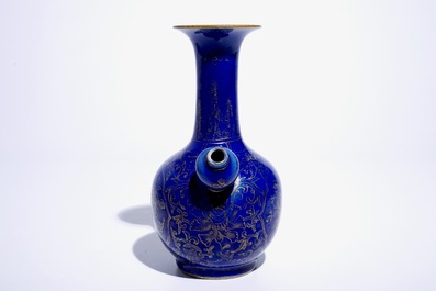 Een Chinese bleu poudr&eacute; kendi met verguld floraal decor, Kangxi
