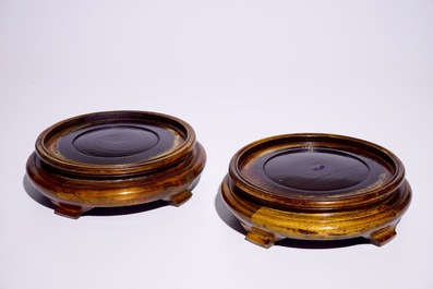 A pair of Chinese famille rose covered jars with cranes and deers, 19/20th C.