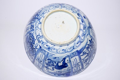 A Chinese blue and white kraak porcelain bowl with a tiger, Ming, Wanli