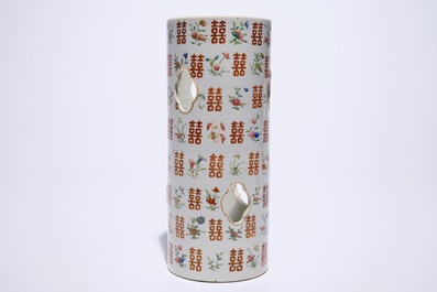 A Chinese famille rose hat stand with "double happiness" symbols, Tongzhi mark, 19th C.