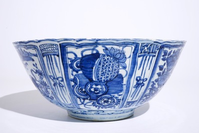 A Chinese blue and white kraak porcelain bowl with a tiger, Ming, Wanli