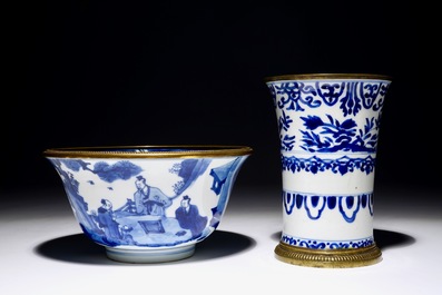 Un bol et un vase en porcelaine de Chine bleu et blanc mont&eacute; en bronze, Kangxi