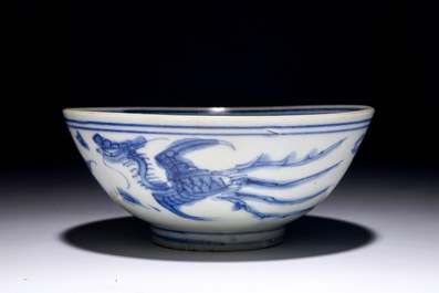 Un bol aux dragons en porcelaine de l'&eacute;pave Hatcher Cargo, &eacute;poque Transition
