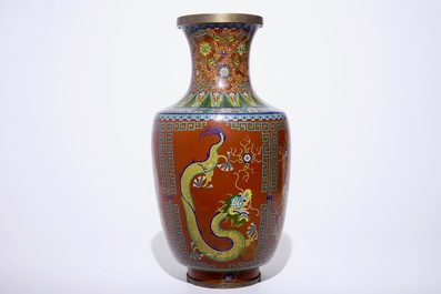 A large Chinese cloisonn&eacute; "Dragons" vase, 19/20th C.